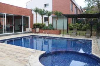 Venta de Casa en Guachipelín, Escazú. 20-745a