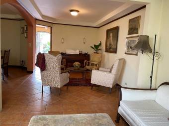 Venta de Casa en Escazú. 21-130a