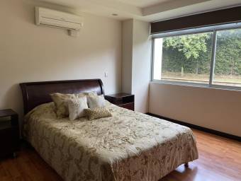 Alquiler de Apartamento en Escazú. 21-384a