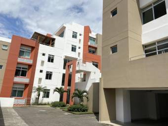 Alquiler de Apartamento en Escazú. 21-384a