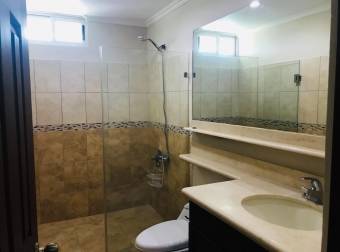 Alquiler de Apartamento en Guachipelín, Escazú.21-398a