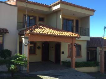 Venta de Casa en Heredia. 21-395a