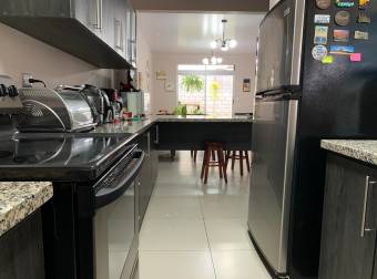 Venta de Casa en San Rafael de Alajuela. 21-65a