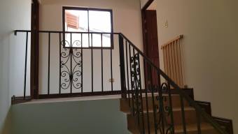 Venta de Casa en Guachipelín, Escazú. 20-436a