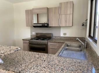 Alquiler de Apartamento en Escazú . 21-272a