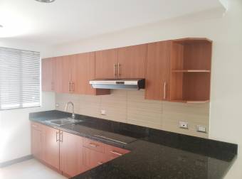 Venta de Casa en Escazú Centro.20-1037a