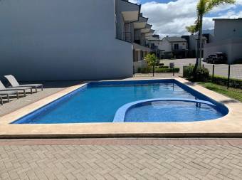 Venta de Apartamento en San Rafael de Escazú. 21-383a