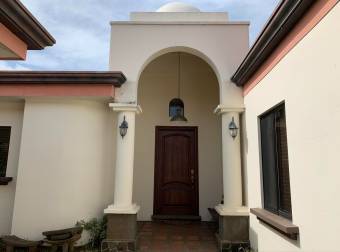 Venta de Casa en Alajuela Centro. 20-1756a