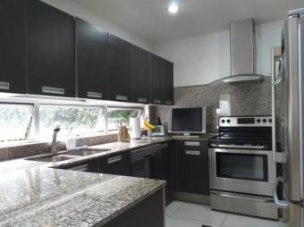 Venta de Casa en Pozos, Santa Ana. 21-511a