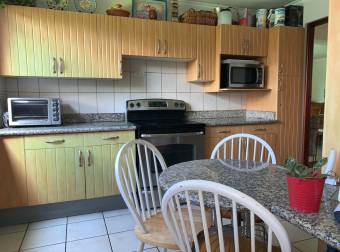 Venta de Casa en Santa Ana. 20-329a