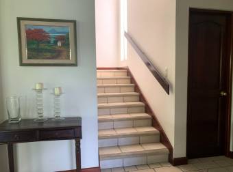 Venta de Casa en Santa Ana. 20-329a