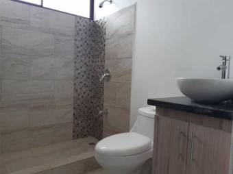 se alquila espacioso apartamento en Pozos de Santa Ana 21-451