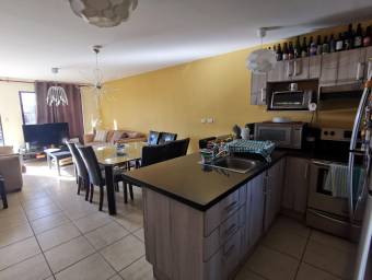 se vende espacioso apartamento en la Guacima Alajuela22-769