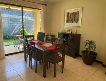 se  bonita casa sin vecinos en condomino con patio grande en San francisco de Heredia  21-2486