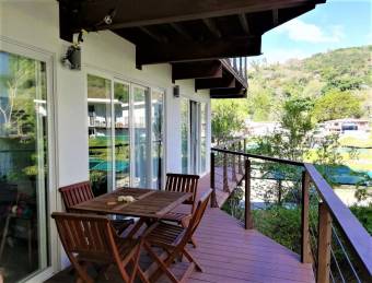 se vende apartamento con amplio balcon vista a las montañas y senderos en Santa Ana 21-1439