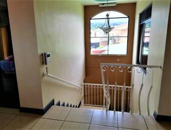 Se vende  espaciosa casa con patio  en Barva Heredia 21-1447