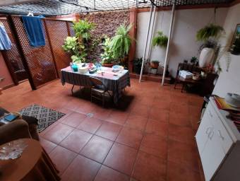 Se vende casa con jardin interno y terraza a 400 metros en San Francisco de0 Heredia 22-719