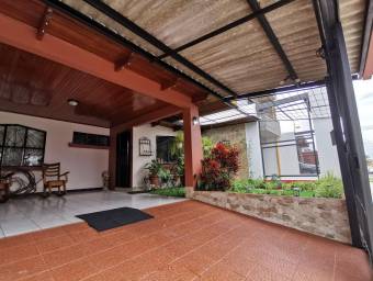 Se vende casa con jardin interno y terraza a 400 metros en San Francisco de0 Heredia 22-719