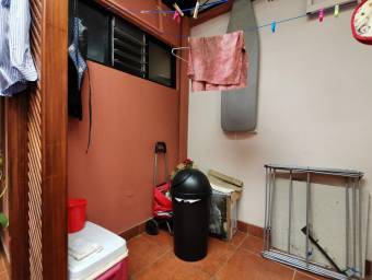 Se vende casa con jardin interno y terraza a 400 metros en San Francisco de0 Heredia 22-719