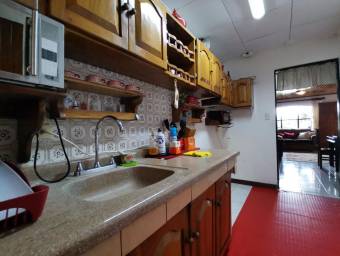 Se vende casa con jardin interno y terraza a 400 metros en San Francisco de0 Heredia 22-719