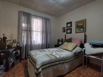 Se vende casa con jardin interno y terraza a 400 metros en San Francisco de0 Heredia 22-719