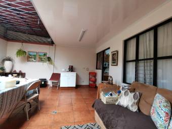 Se vende casa con jardin interno y terraza a 400 metros en San Francisco de0 Heredia 22-719