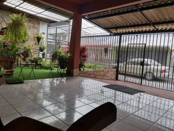 Se vende casa con jardin interno y terraza a 400 metros en San Francisco de0 Heredia 22-719