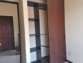 Se vende casa esquinera con patio de 60m2 en Mercedes Sur Heredia 21-1306