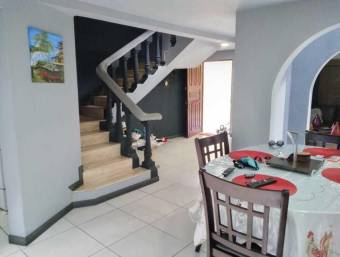 Se vende espaciosa casa en Trejos monte alegre Escazu 22-650