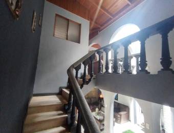 Se vende espaciosa casa en Trejos monte alegre Escazu 22-650