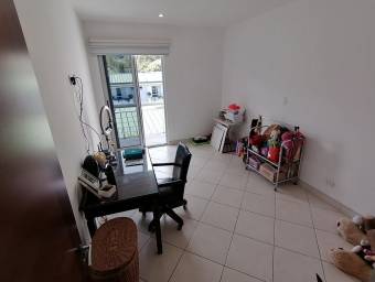 Se vende casa con terraza bbq con fácil acceso a la 27 y walmart escazu 22-430