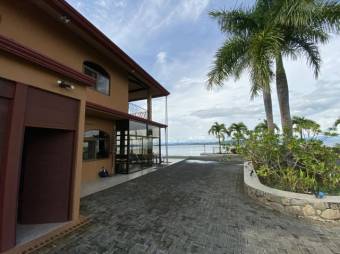 MLS-22-879 VENTA CASA PLAYA NARANJO PUNTARENAS 