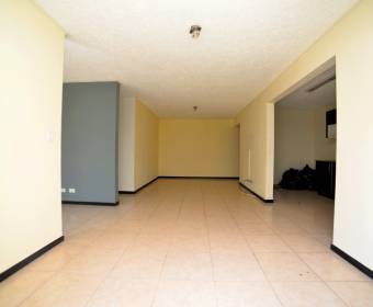 Sale of an apartment in condominium Villas del Campo, Concasa. Well awarded bank.