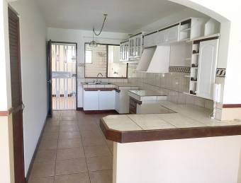 Se vende casa en CONDOMINIO SANTA FE     CEDO DEUDA  