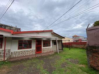 MLS-23-847 VENTA PROPIEDAD CON 2 CASAS DESAMPARADOS SAN JOSE