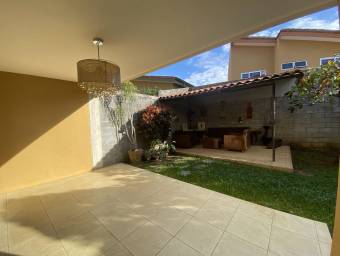 Casa en Venta en San Francisco de Heredia. RAH 22-1578