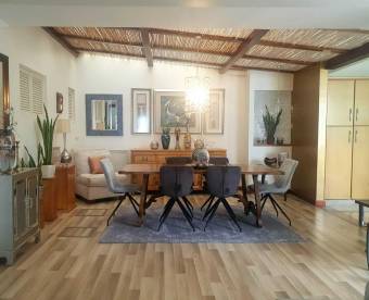 Casa en Venta en Escazú, San José. RAH 22-175