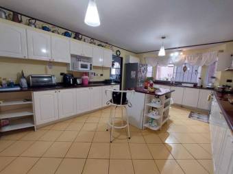 MLS-23-806 VENTA CASA CURRIDABAT SAN JOSE