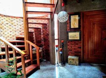 Se vende espaciosa casa en la Uruca 1.5km del hospital mexico 22-273