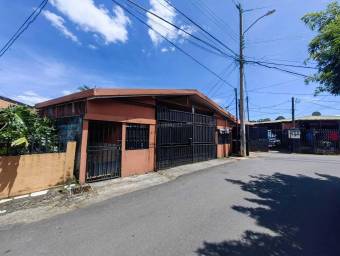 se vende casa con 3 apartamentos ya alquilados en Santa Barbara Heredia 23-958