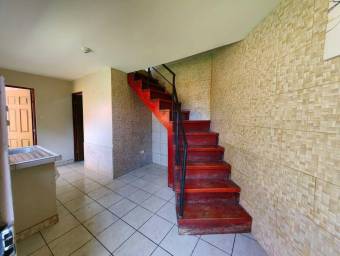 se vende casa con 3 apartamentos ya alquilados en Santa Barbara Heredia 23-958