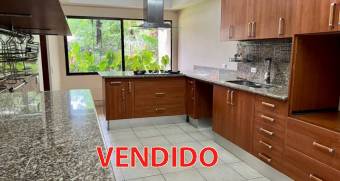 Escazu casa en venta gran jardin ubicada en San Rafael/ 1 piso