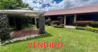 Escazu casa en venta gran jardin ubicada en San Rafael/ 1 piso