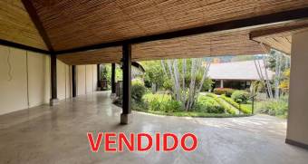 Escazu casa en venta gran jardin ubicada en San Rafael/ 1 piso