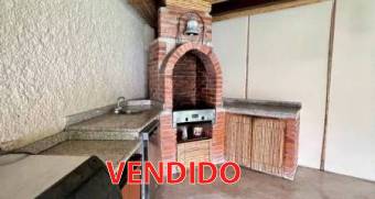 Escazu casa en venta gran jardin ubicada en San Rafael/ 1 piso