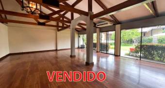 Escazu casa en venta gran jardin ubicada en San Rafael/ 1 piso