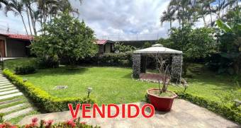 Escazu casa en venta gran jardin ubicada en San Rafael/ 1 piso