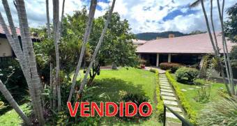 Escazu casa en venta gran jardin ubicada en San Rafael/ 1 piso