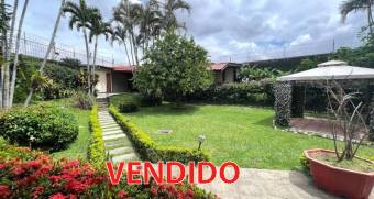 Escazu casa en venta gran jardin ubicada en San Rafael/ 1 piso