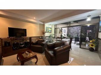 Global Realty- Casa en venta ubicada en condominio , Desamparados 